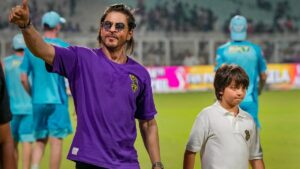 Shah Rukh Khan wins hearts by picking up abandoned KKR flags following last night's IPL play. Watch
