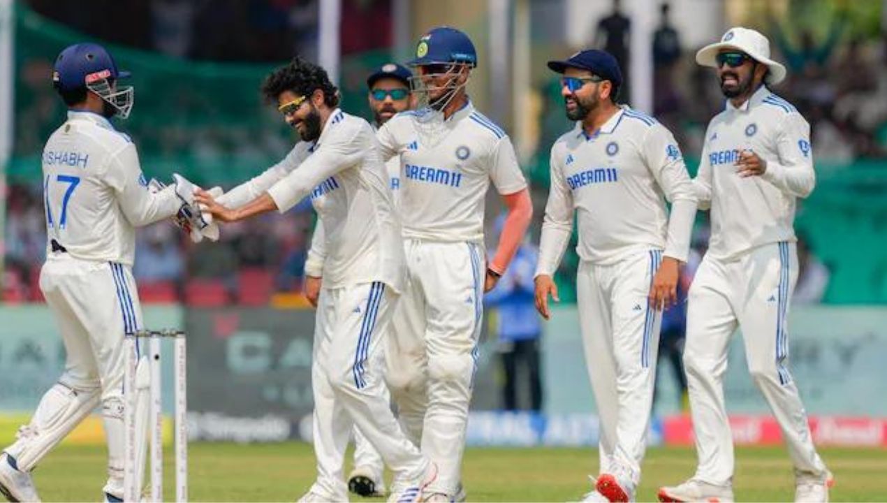 बुमराह, अश्विन और जडेजा की घातक गेंदबाजी