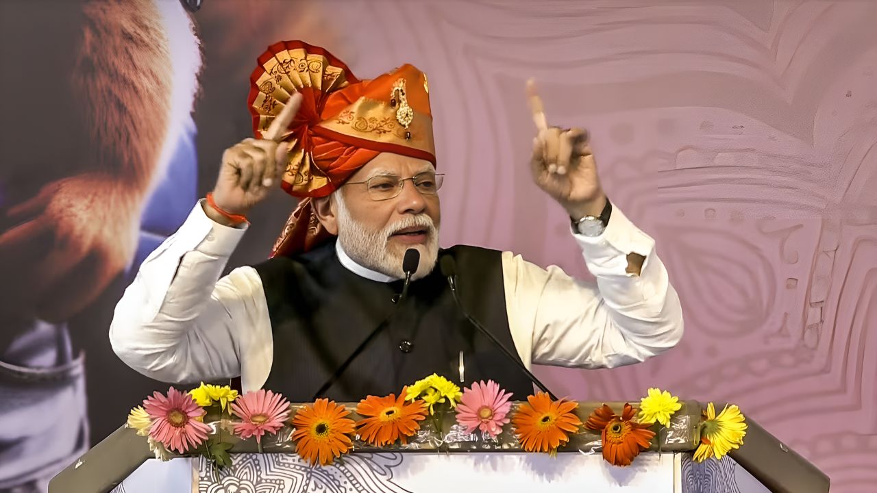 पीएम मोदी का कांग्रेस पर वार: 'शाही परिवार समझता है कि वह भारत पर राज करने के लिए जन्मा है' – महाराष्ट्र में कड़ा बयान