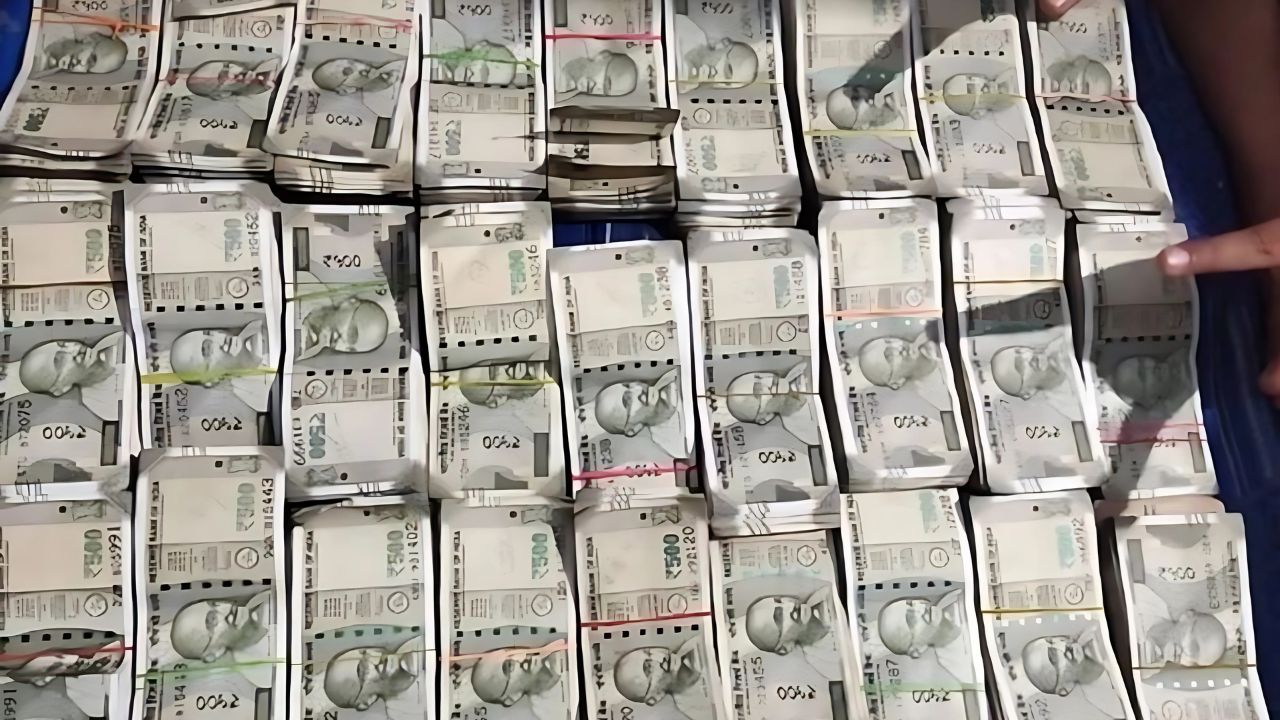 महाराष्ट्र चुनाव से पहले पालघर वैन से ₹3.70 करोड़ की नकदी जब्त